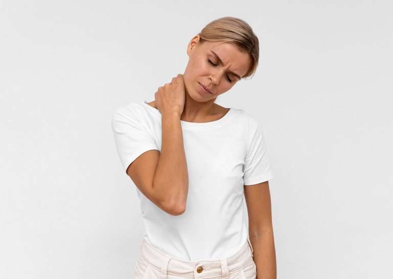 ansia e stress sonopossono essere causa di dolori al collo e alla schiena